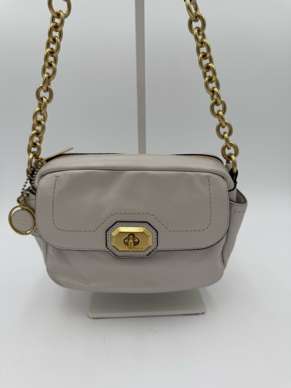 Coach Campbell Turnlock Leather Crossbody Bag F24843 in a Metallic Chalk Color - Picture 3 of 15